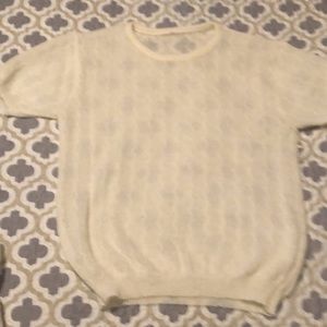 Lightweight Knit Top
Short sleeves